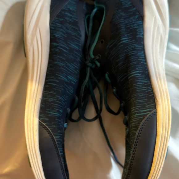 GUC Vionic tennis shoes. Size 9.5. - Picture 10 of 12